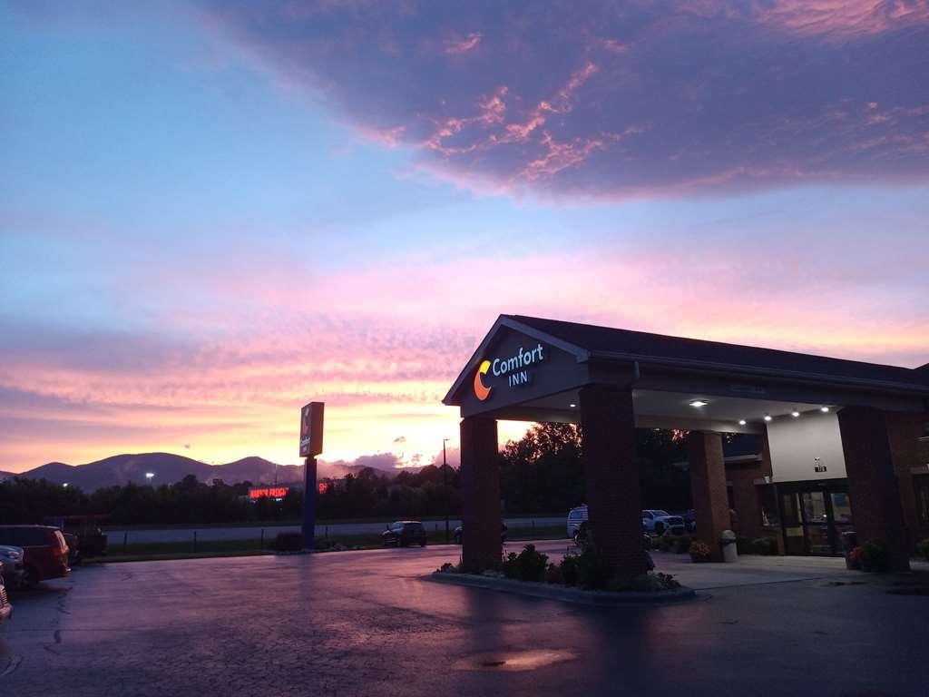Comfort Inn Near Downtown & Blue Ridge Pkwy Marion Eksteriør billede